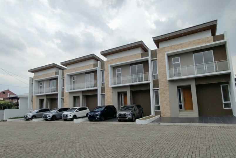 dijual rumah jalan kaliurang km 13