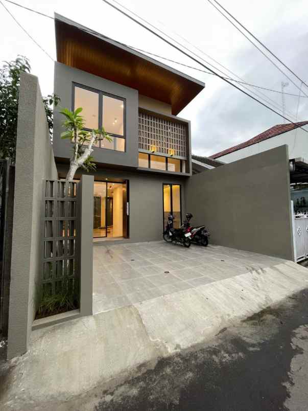 dijual rumah jalan kaliurang km 8