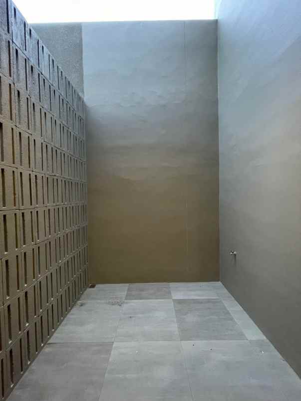 dijual rumah jalan kaliurang km 8