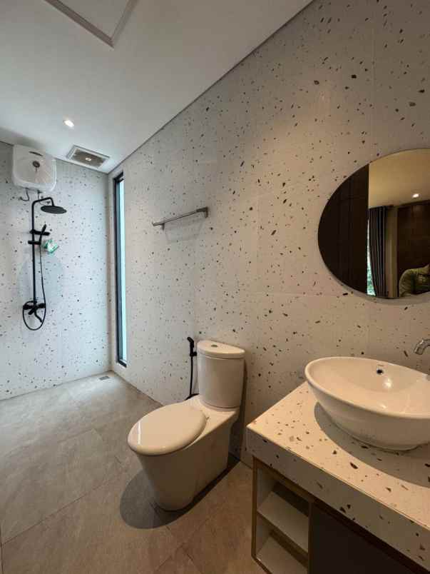 dijual rumah jalan kapten haryadi