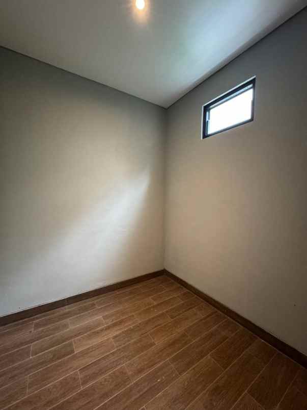 dijual rumah jalan kapten haryadi