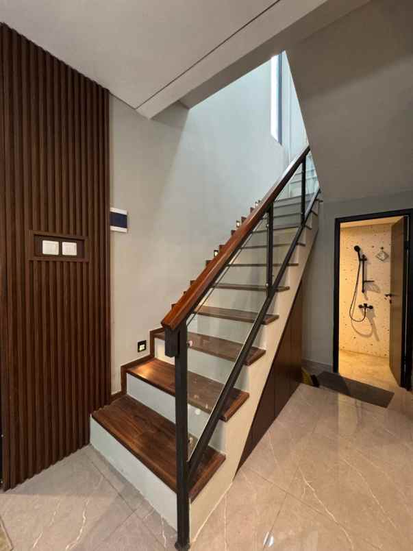 dijual rumah jalan kapten haryadi