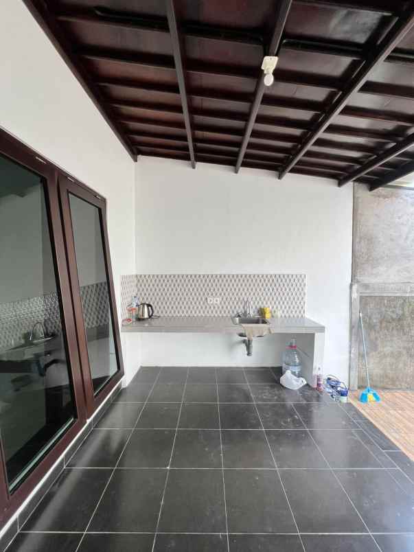 dijual rumah jalan karangsari 1