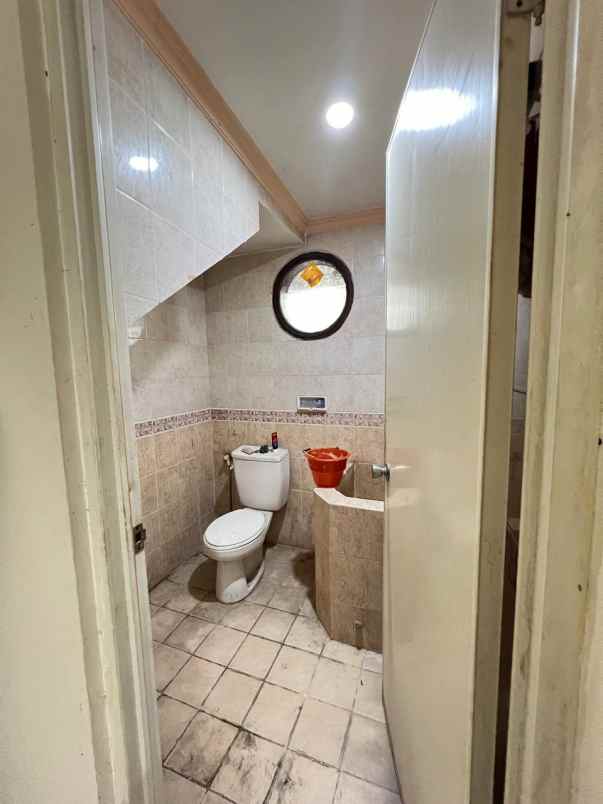 dijual rumah jalan lebak indah regency