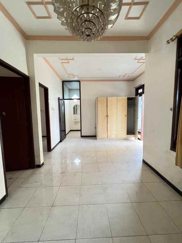 dijual rumah jalan lebak indah regency