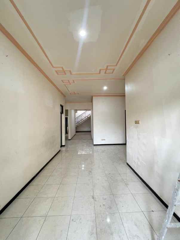 dijual rumah jalan lebak indah regency