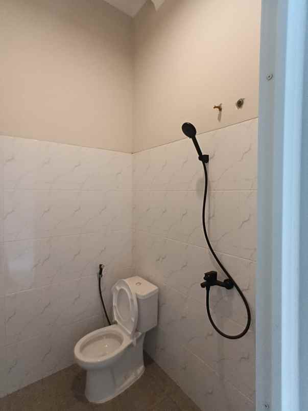 dijual rumah jalan permana