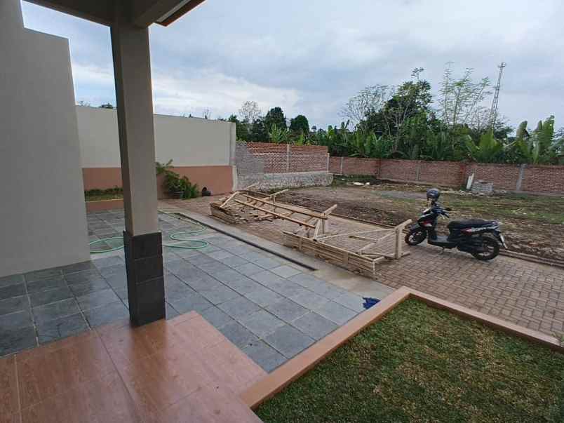 dijual rumah jalan permana