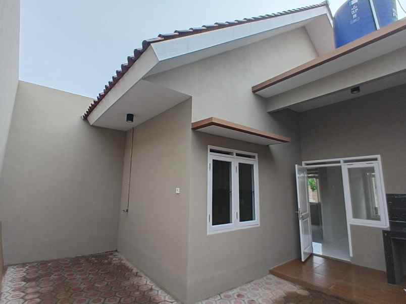 dijual rumah jalan permana