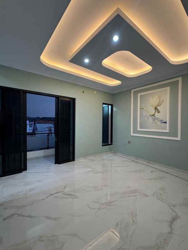 dijual rumah jalan raya jagakarsa