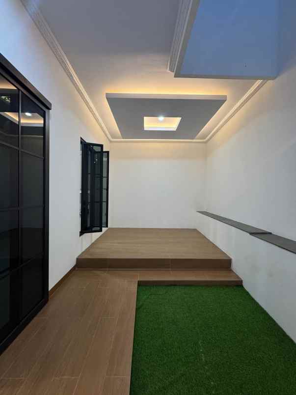 dijual rumah jalan raya jagakarsa