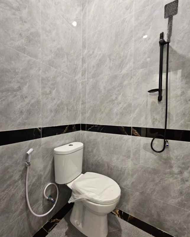 dijual rumah jalan raya jagakarsa