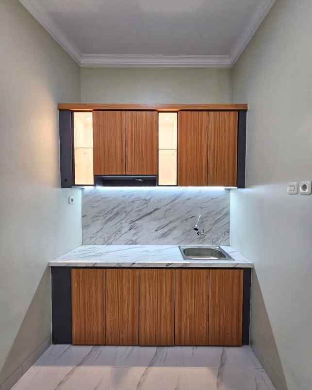 dijual rumah jalan raya jagakarsa