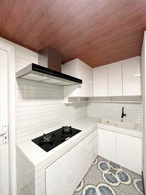 dijual rumah jalan raya pondok indah