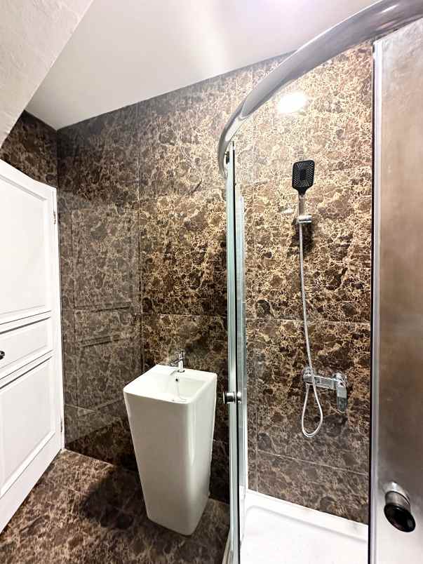 dijual rumah jalan raya pondok indah