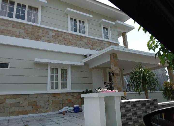 dijual rumah jalan royal residence