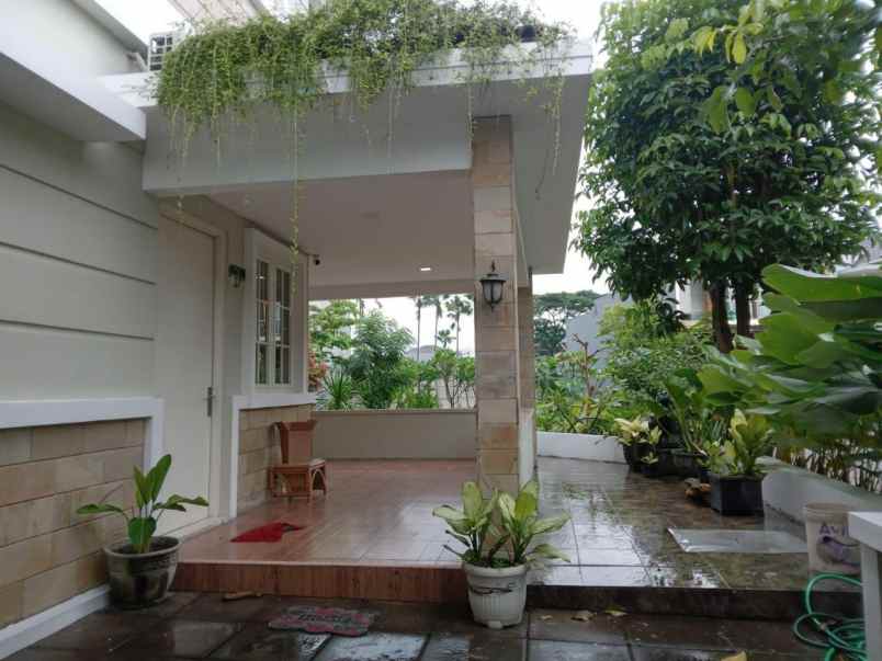 dijual rumah jalan royal residence