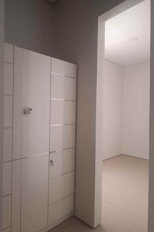 dijual rumah jalan royal residence