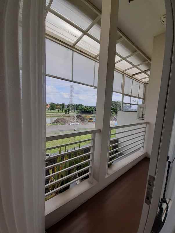dijual rumah jalan royal residence