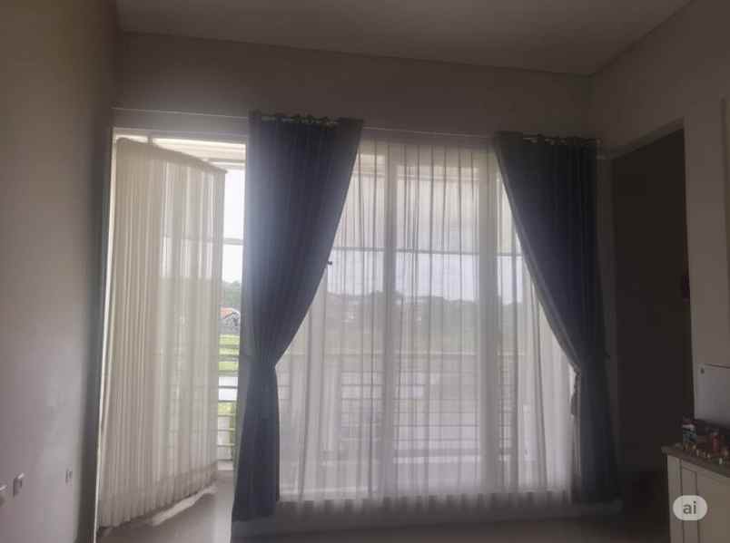 dijual rumah jalan royal residence