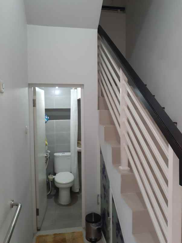 dijual rumah jalan royal residence