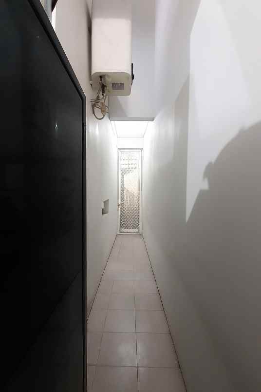 dijual rumah jalan royal residence