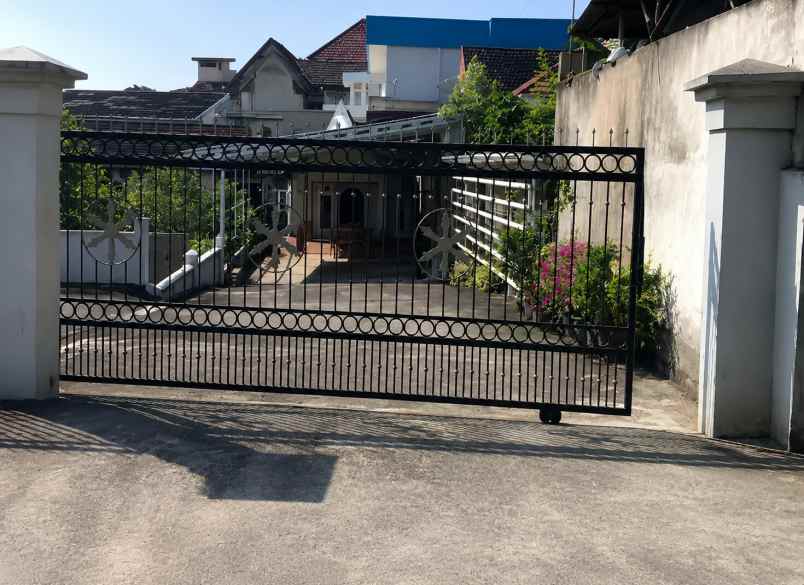 dijual rumah jalan yusuf singadikane