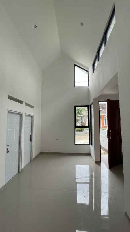 dijual rumah jl alternatif bukit indah