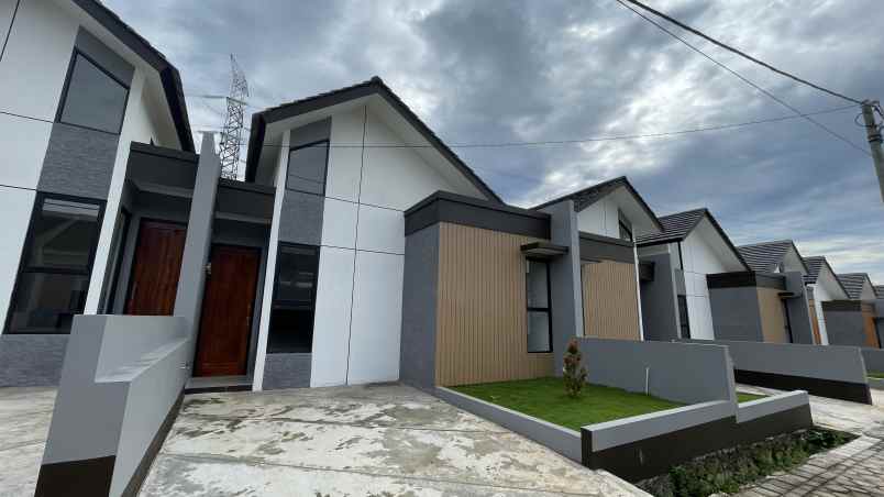 dijual rumah jl alternatif bukit indah