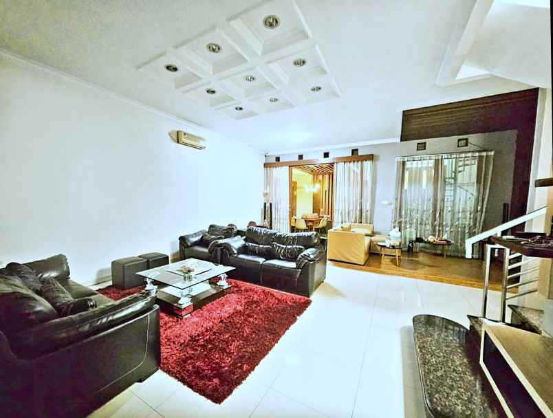 dijual rumah jl buah batu