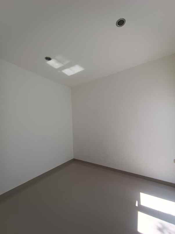 dijual rumah jl camat