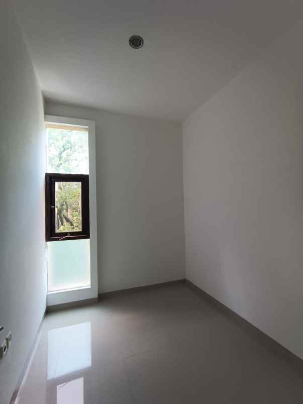 dijual rumah jl camat