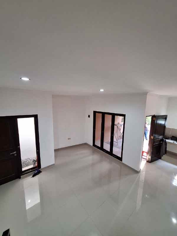 dijual rumah jl camat