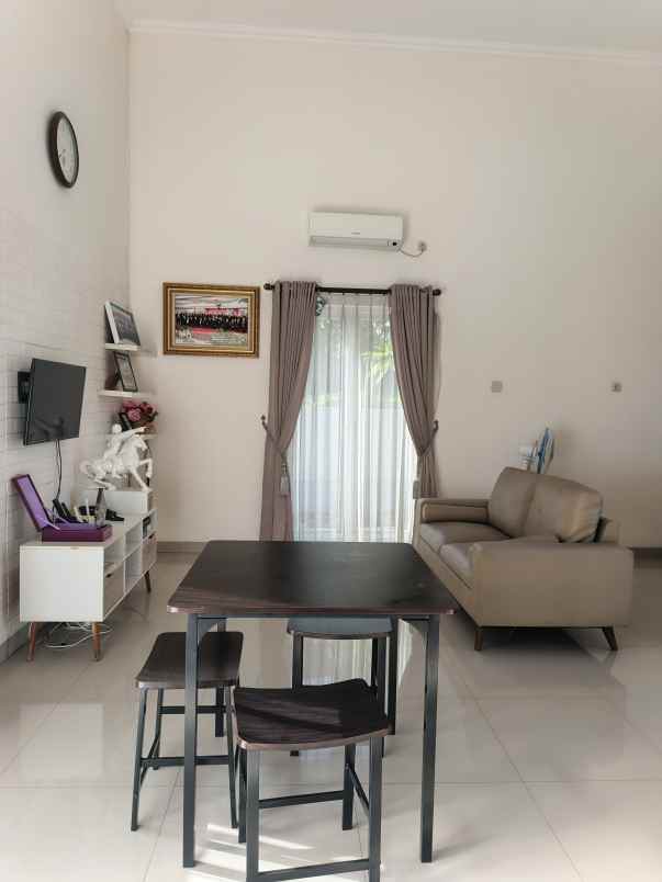 dijual rumah jl candi kalasan