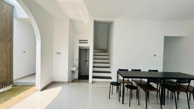 dijual rumah jl cemara raya