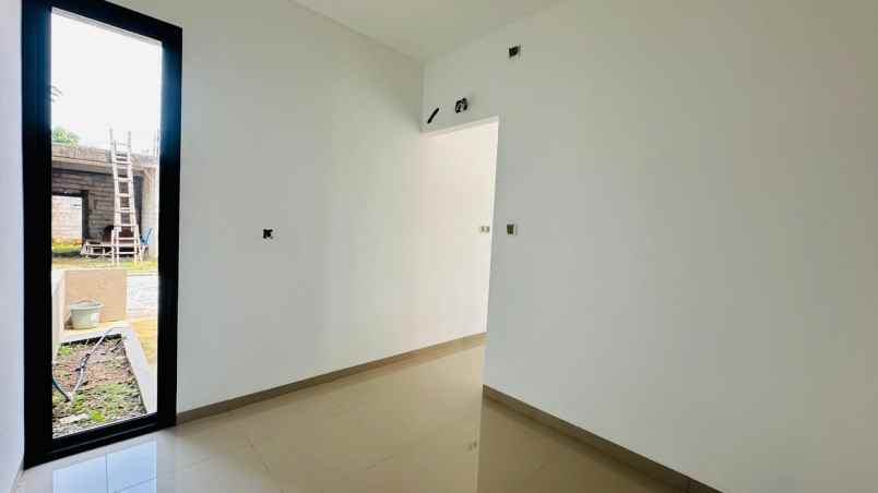 dijual rumah jl cemara raya