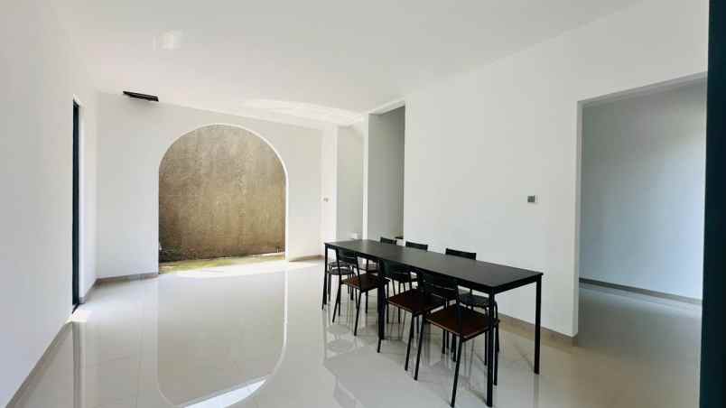 dijual rumah jl cemara raya
