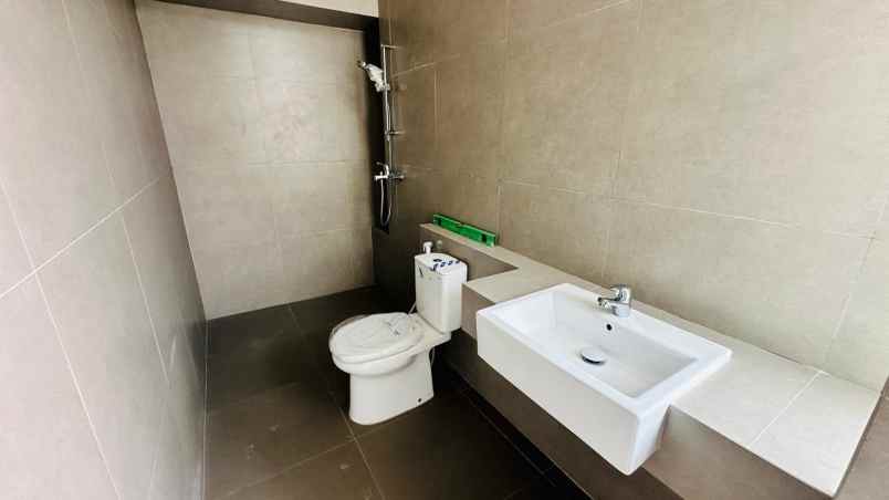 dijual rumah jl cemara raya