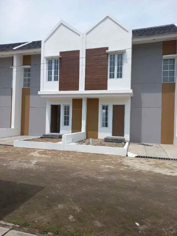 dijual rumah jl ciganitri terusan logam