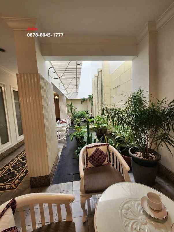 dijual rumah jl cikini raya