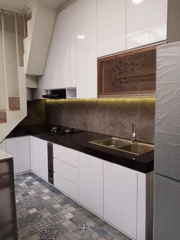 dijual rumah jl cisaranten kulon