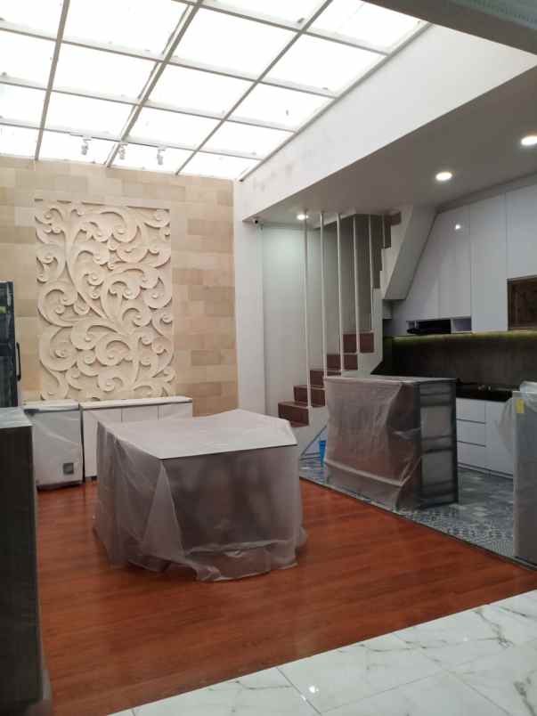 dijual rumah jl cisaranten kulon