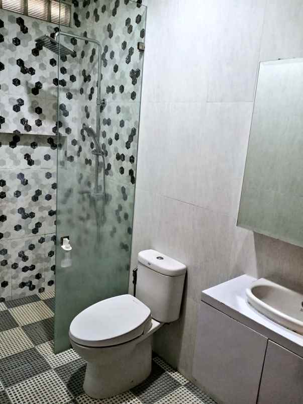 dijual rumah jl cisaranten kulon