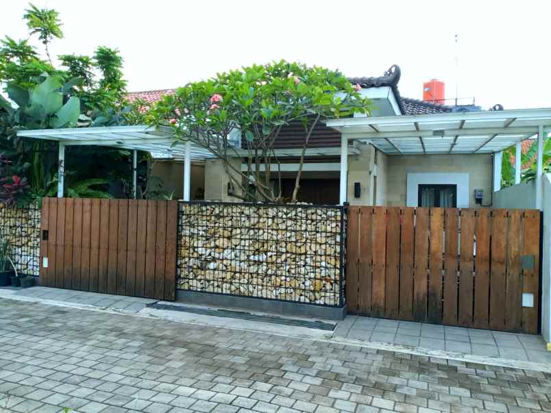 dijual rumah jl cisaranten kulon