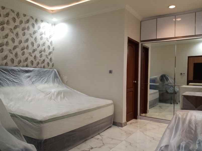 dijual rumah jl cisaranten kulon