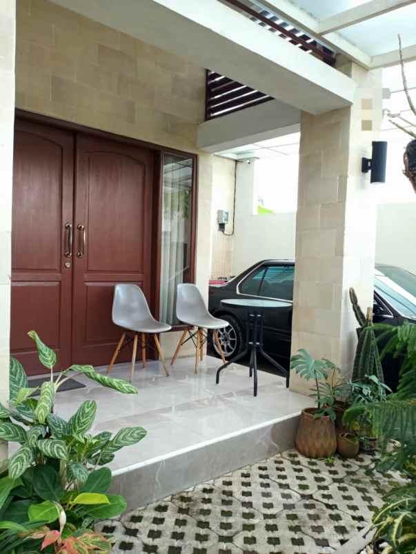 dijual rumah jl cisaranten kulon