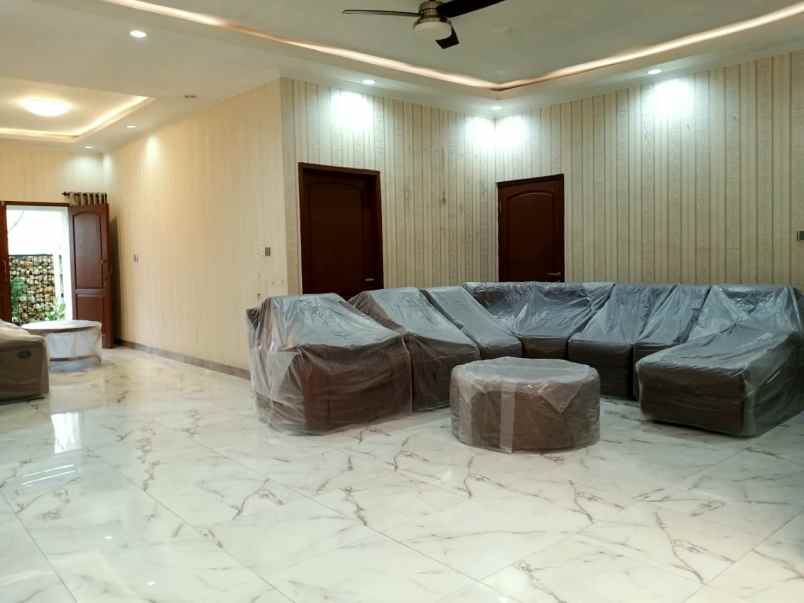 dijual rumah jl cisaranten kulon