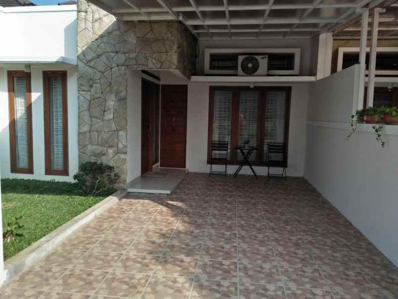 dijual rumah jl cisaranten kulon