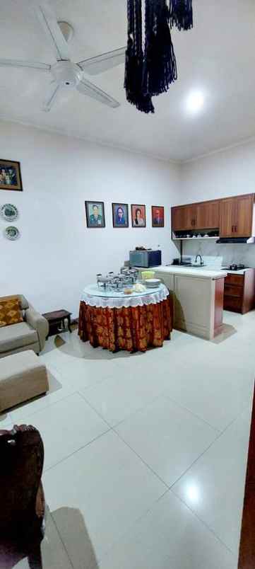 dijual rumah jl cisaranten kulon