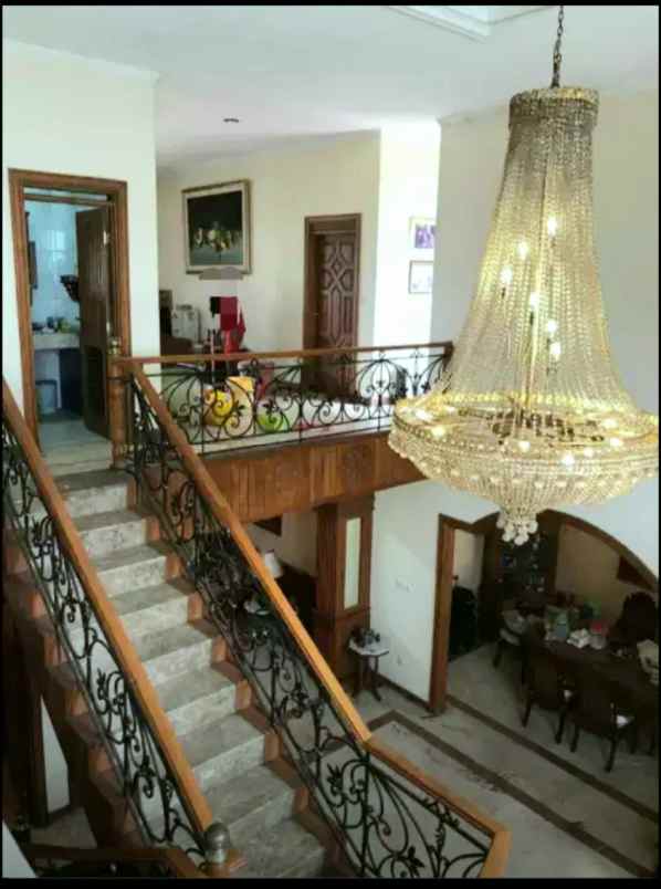 dijual rumah jl kawaluyaan indah